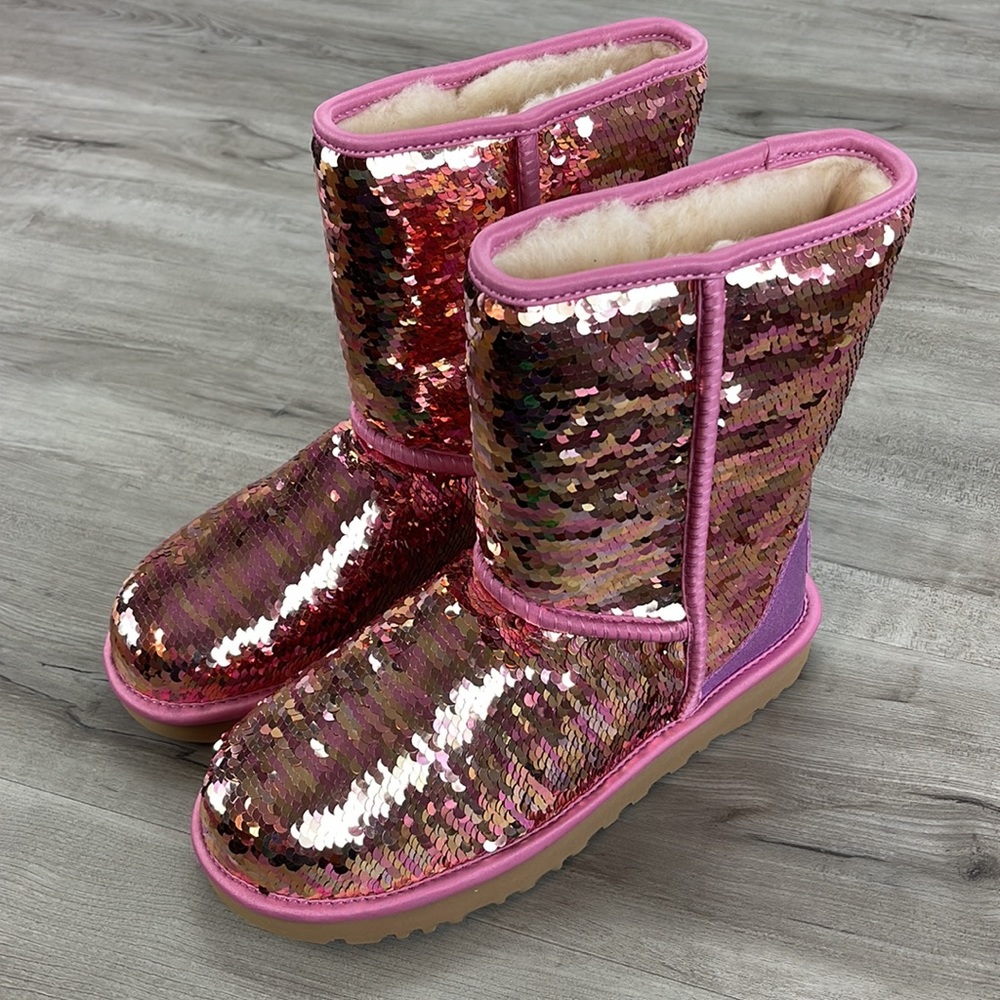 🍁UGG🍁 CLASSIC SHORT SEQUIN PINK TONAL BOOTS - Picture 2 of 15